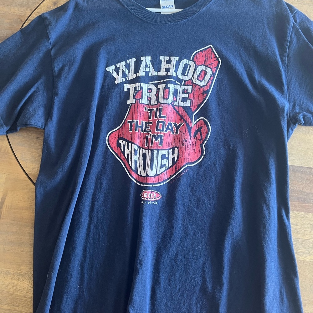 Gildan Cleveland Indians Shirt - L
